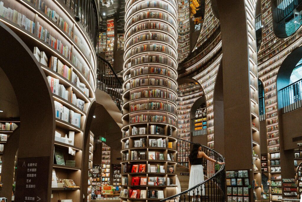 Exploring the Zhongshuge Bookstore in Chengdu