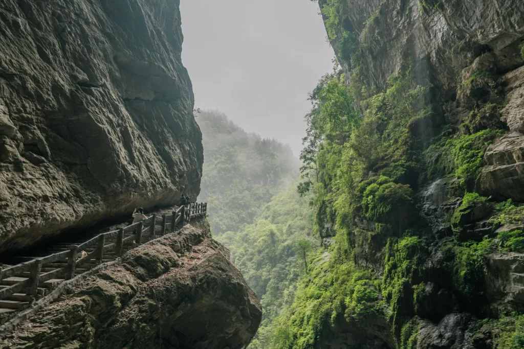 Mountain walkway at Longshuixia Gap