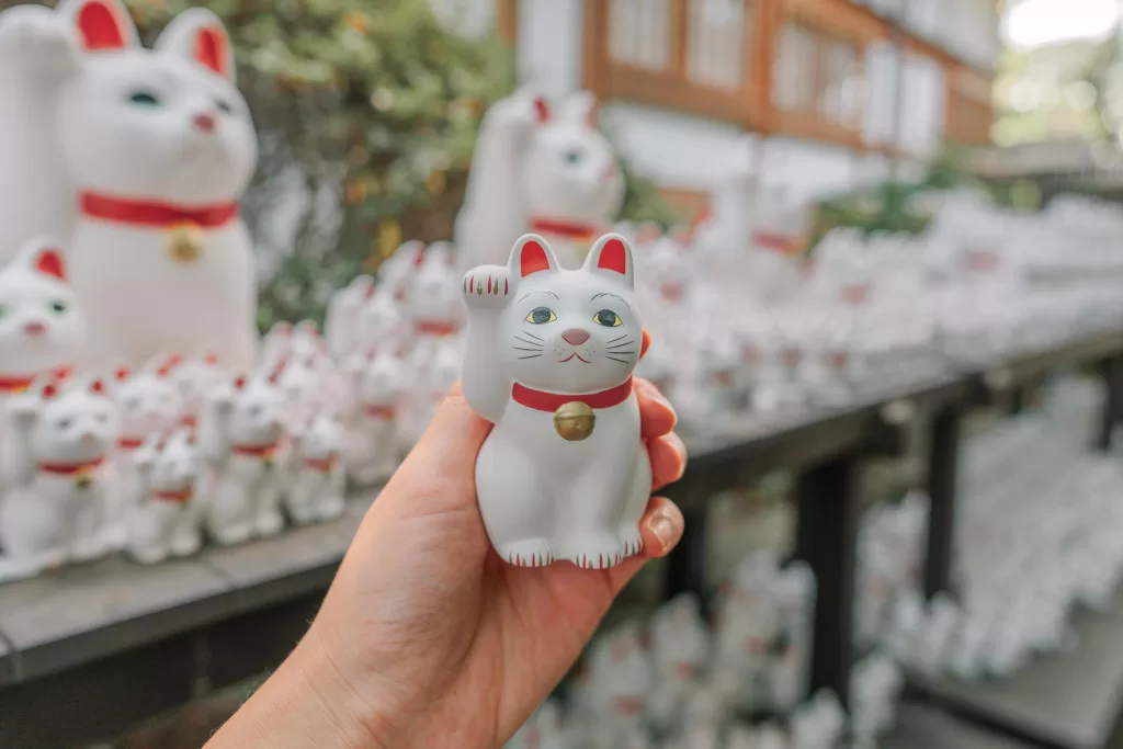 Visit Gotokuji Temple, a home of Maneki-neko beckoning cats.